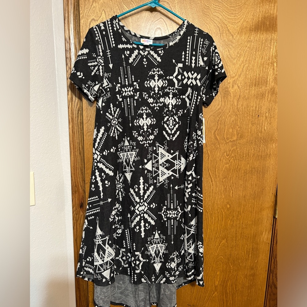 NWT women’s size XS lularoe Carly dress